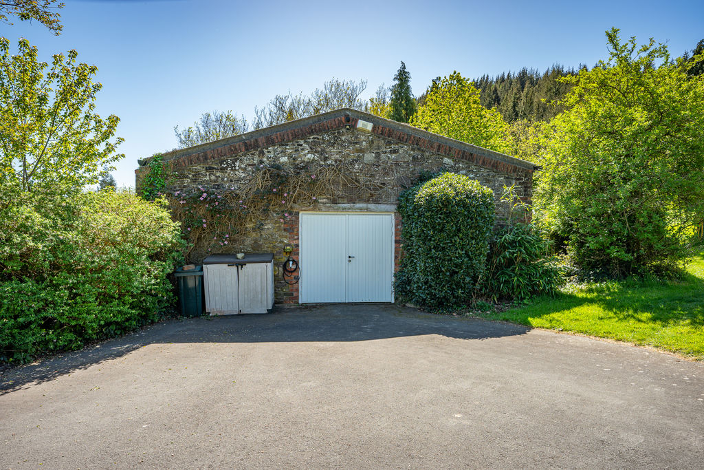 Stone garage/barn- click for photo gallery